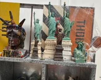 statue of liberies and paper weights