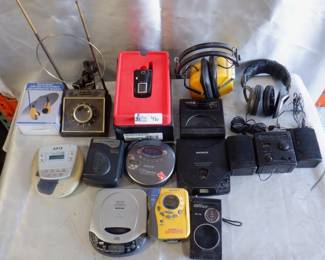 LOT ELECTRONICS INCLUDING HEADPHONES, DISCMAN, WALKMAN AND MORE