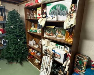 Another filled wall of holiday decor! 