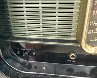 This is a FANTASTIC Vintage 1950’s Zenith Trans Oceanic Wave Magnet Radio!