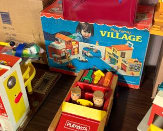 I love the whole place go car here with the peg people and all the original tools in the back of the car!