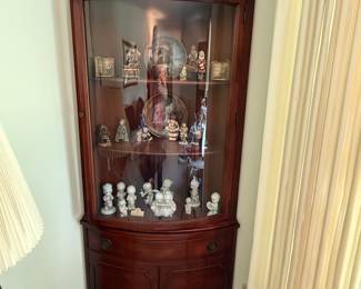 This is a beautiful curved glass vintage mahogany corner china cabinet! JUST lovely! In excellent condition! 