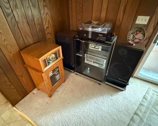 The steroid has components from DENON, and PIONEER! This unit is in perfect working condition! Over to the left is a wooden reproduction old thyme radio. It has a CD player and a turntable! AM/FM Radio tuner too! Works perfectly as we have been using it all week! 