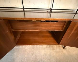 The center cabinet opens and has a full drawer for flatware