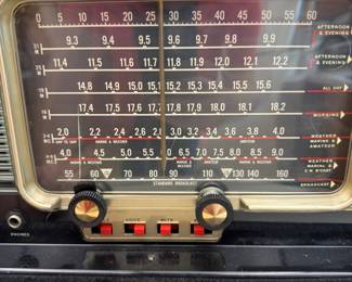 This is a FANTASTIC Vintage 1950’s Zenith Trans Oceanic Wave Magnet Radio!