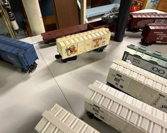 Here’s another fun advertising box car it’s Toys “R” Us with Jeffrey the giraffe on the side