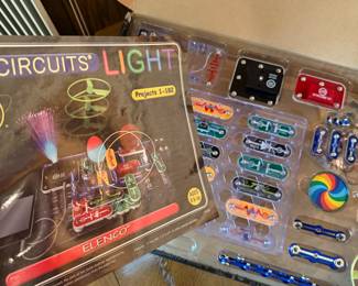 SNAP CIRCUITS Light Set! Made by Elenco. MINT in the orginal box! 
