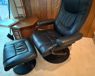 Black Leather Recliner with foot stool! EXCELLENT CONDITION! 