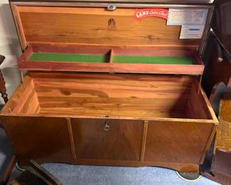 Here is a nice lane cedar chest in very good condition