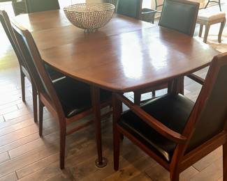 Vintage "Dillingham" Table and 6 Chairs , Pristine Condition. (MCM)