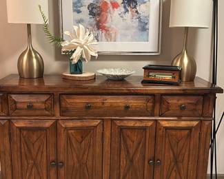 Sideboard/buffet