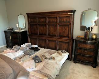 Hooker King bed / Chest of drawers