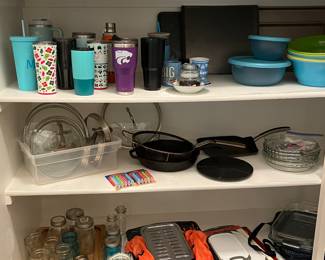 Lots of Kitchen