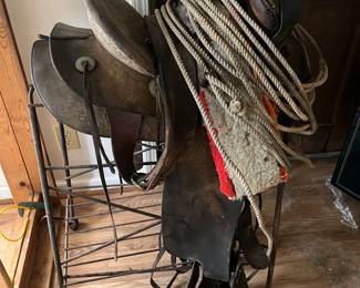 Vintage Western Leather Saddle on Metal Stand - Ropes & Blanket Included. Rustic decor / Functional ranch use.