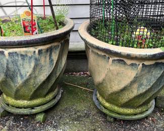 Nice pots, just green on bottom, which washes off