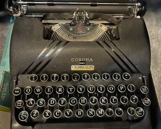 Corona "Silent" 1947 typewriter in case
