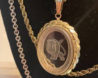 VINTAGE GOLDTONE W/ LION PENDANT AND CHAIN