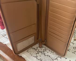 inside coach wallet
