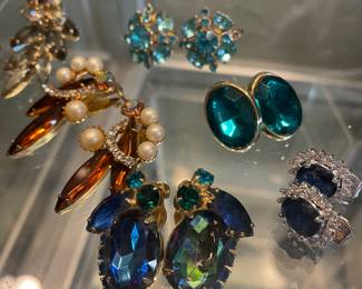 VINTAGE COSTUME -CORO - AND MORE CLIP AND PIERCED