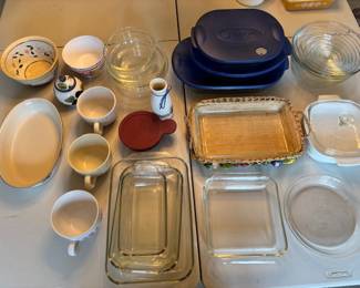 Lots of kitchen items!