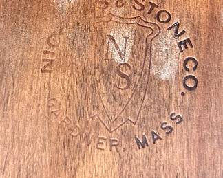 Nichols & Stone solid wood dining table with 4 chairs 50”Rnd x 29.5”h w/ (2) 20” leaves $650