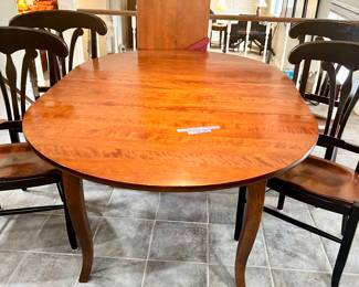 Nichols & Stone solid wood dining table with 4 chairs 50”Rnd x 29.5”h w/ (2) 20” leaves $650
