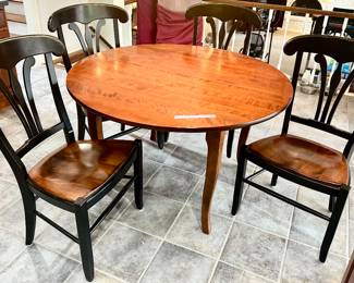 Nichols & Stone solid wood dining table with 4 chairs 50”Rnd x 29.5”h w/ (2) 20” leaves $650