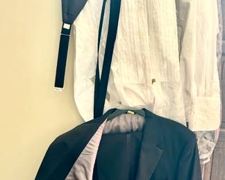 Prom or wedding Tuxedo w/ 42” Reg Jacket, 36x31” Pants,
16” 34/35 shirt, cumberbund, tie $50
