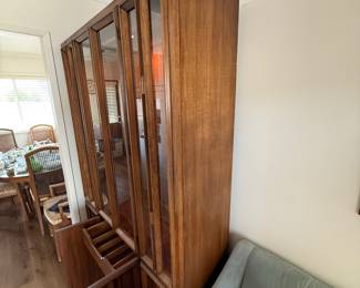 Thomas ville china hutch