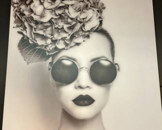 Large scale, black and white art by Modani- ‘Lady with Sunglasses’