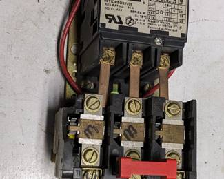 SQUARE D BREAKER