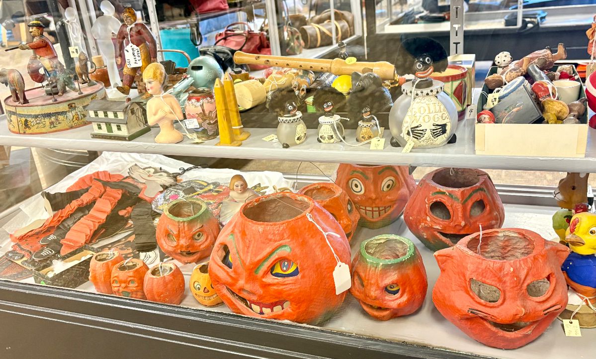 Wonderful Vintage Paper Mache Pumpkins and Halloween Items, Rare Le Golli Wogs