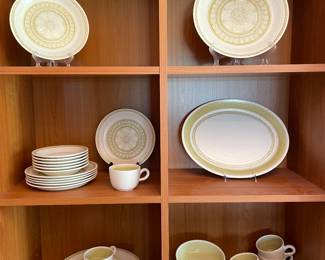 Franciscan Earthenware Hacienda Green Dishware Set
