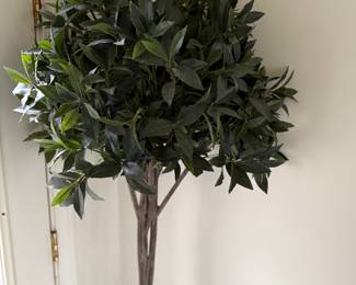 Faux accent plants