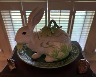 Bunny tureen