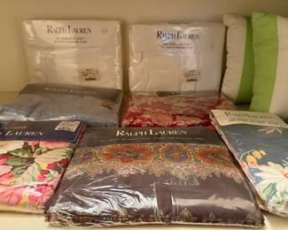 Assorted sheets, towels