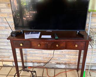 LOTS OF FLAT SCREEN TV'S THROUGHOUT