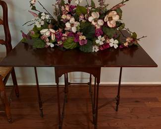 DELICATE DROP LEAF GATE LEG TABLE