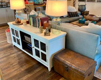 The two glass lamps in this photo were pulled by the family and replaced with two different lamps.