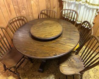 Round Wood Kitchen Table w/ Six Chairs. Wood Lazy Susan Centerpiece