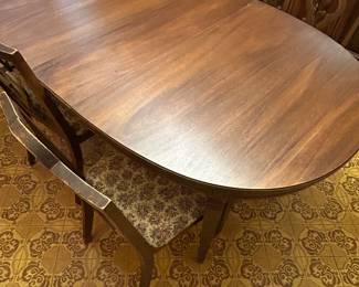 Wood Dining Table w/ Leaf Inserts and Chairs