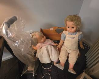Dolls & miscellaneous in upstairs room over garage