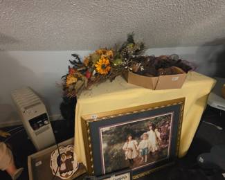 Decor & pictures in upstairs room over garage