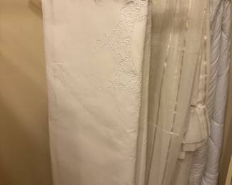 Just found a lot of beautiful linens
Old and pressed and iron stored