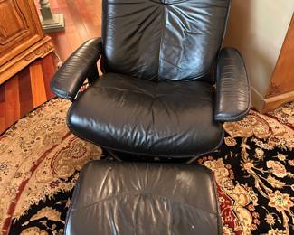 Stressless chair and ottoman