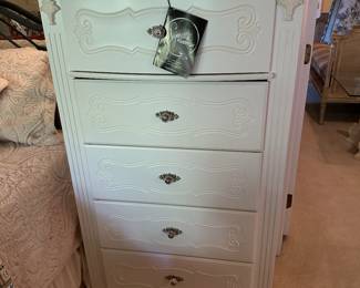 Brand new dresser
Tags still on it