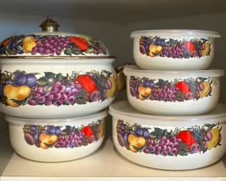 Vintage Cornucopia cookware set