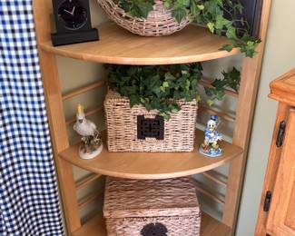 Corner shelf