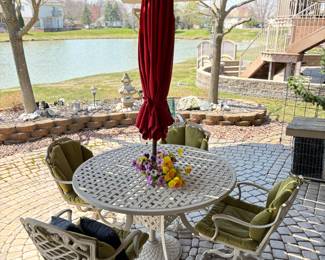 Cute lattice top patio set