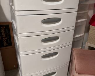 Storage container